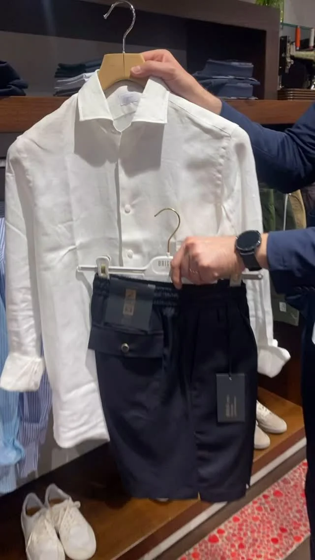 ”Giugno è arrivato e il clima si scalda: è tempo di leggerezza! ☀️ 
Scopri camicie fresche, bermuda, pantaloni leggeri, t-shirt e polo da uomo perfette per la stagione. 
Da Granduca trovi lo stile giusto per affrontare l’estate con eleganza e comfort.”

👉 Vieni a trovarci in Store - Via Quinto Ennio n.64 Francavilla Fontana 

👉 Shop on-line www.granducacamiceria.it 

📦 Spedizione in tutta Italia 

☎️ per info e contatti 

Whatsapp e messenger
Cel. +39 328 33 17 386 
Tel. 0831 81 19 48

#granducacamiceria #francavillafontana #puglia #salento #taranto #brindisi #lecce #ceglie #mesagne #oria #latiano #grottaglie #manduria 
#GiugnoUomo #ModaUomoEstiva #AbbigliamentoUomo #LookEstivo #CamicieLeggere #BermudaUomo #PoloUomo #TshirtUomo #PantaloniEstivi #MensStyle #OutfitUomoEstate